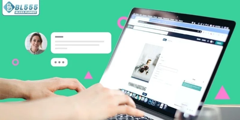 Tính năng live chat ngay trên giao diện trang chủ
